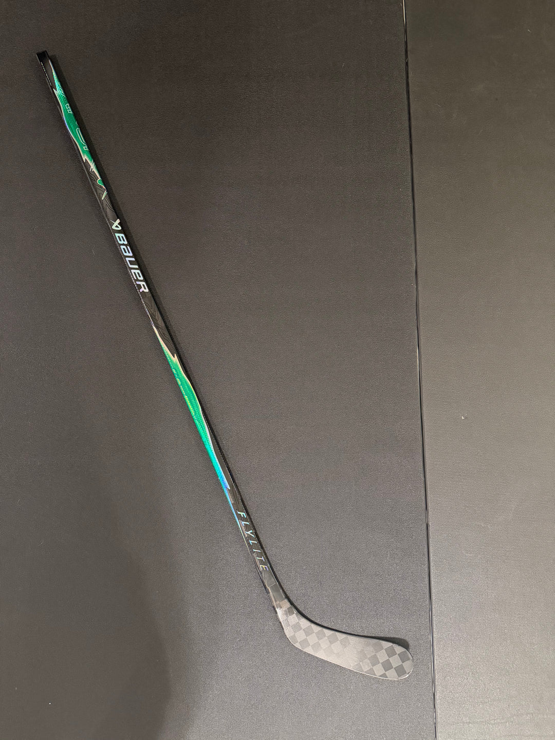 Senior Bauer Vapor Flylite Left Handed Hockey Stick P28 65 Flex in Green Pro Stock