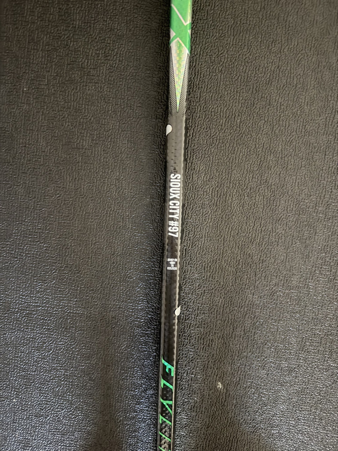 Bauer Vapor Flylite Left P28 70 Flex in Green Pro Stock Stick