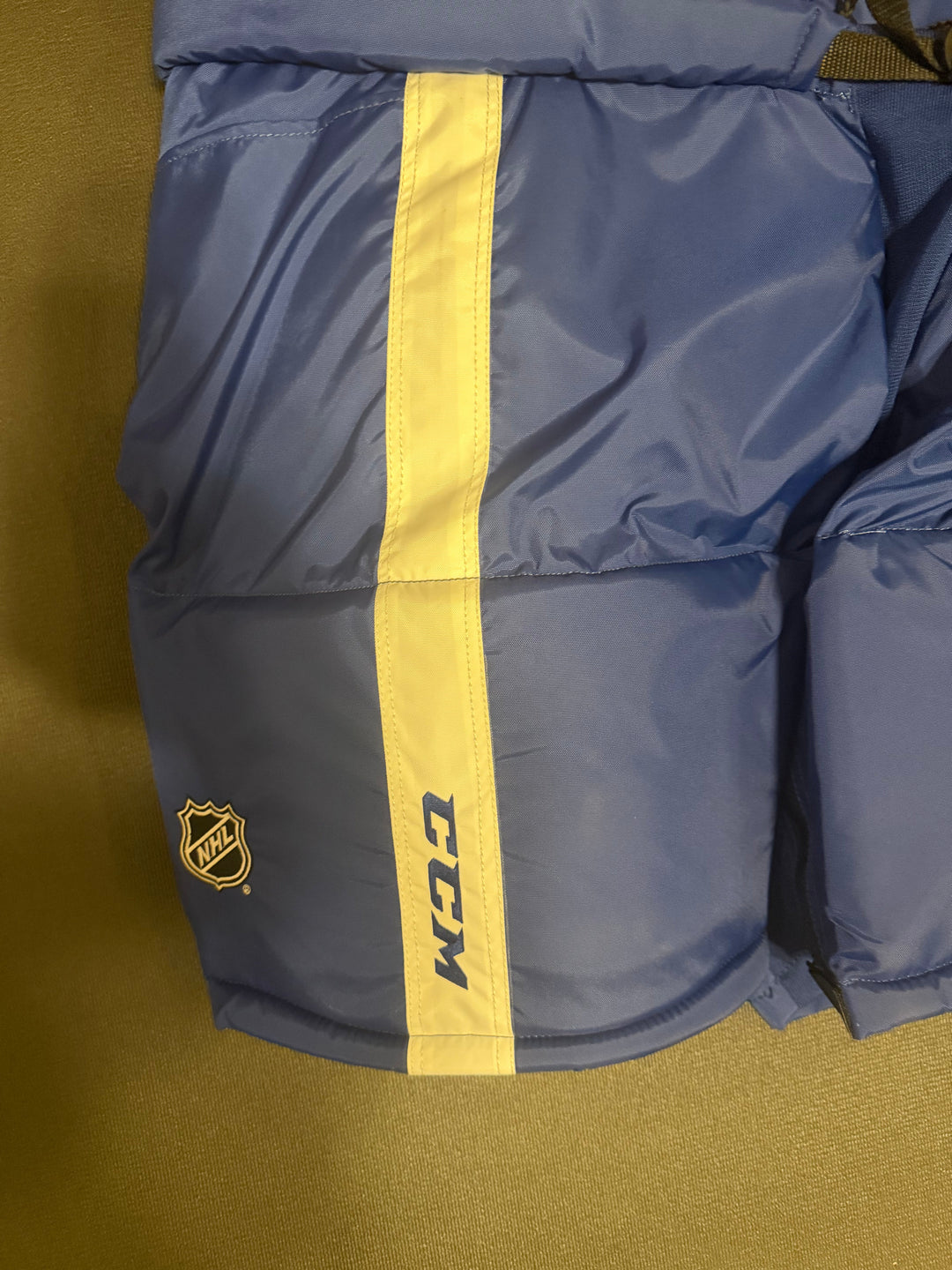 leafs hp70 medium hockey pants view 2